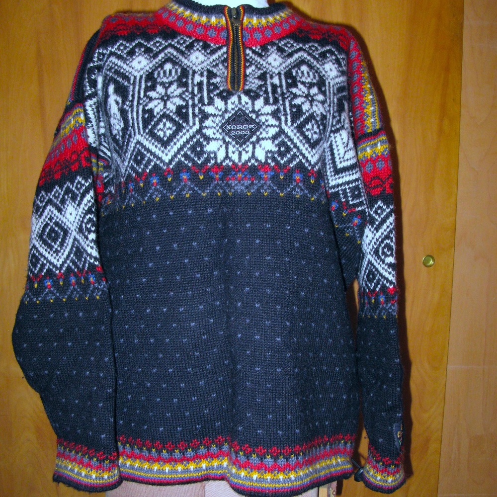 Vintage Norwegian wool sweater. Dale of Norway. Norge 2000. Dark blue. Medium.